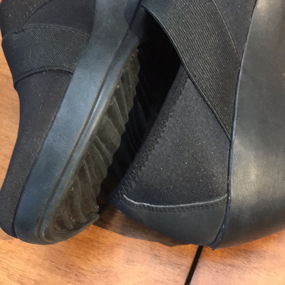 Ladies Crocs Clogs with Neoprene Upper - Picture 12 of 16